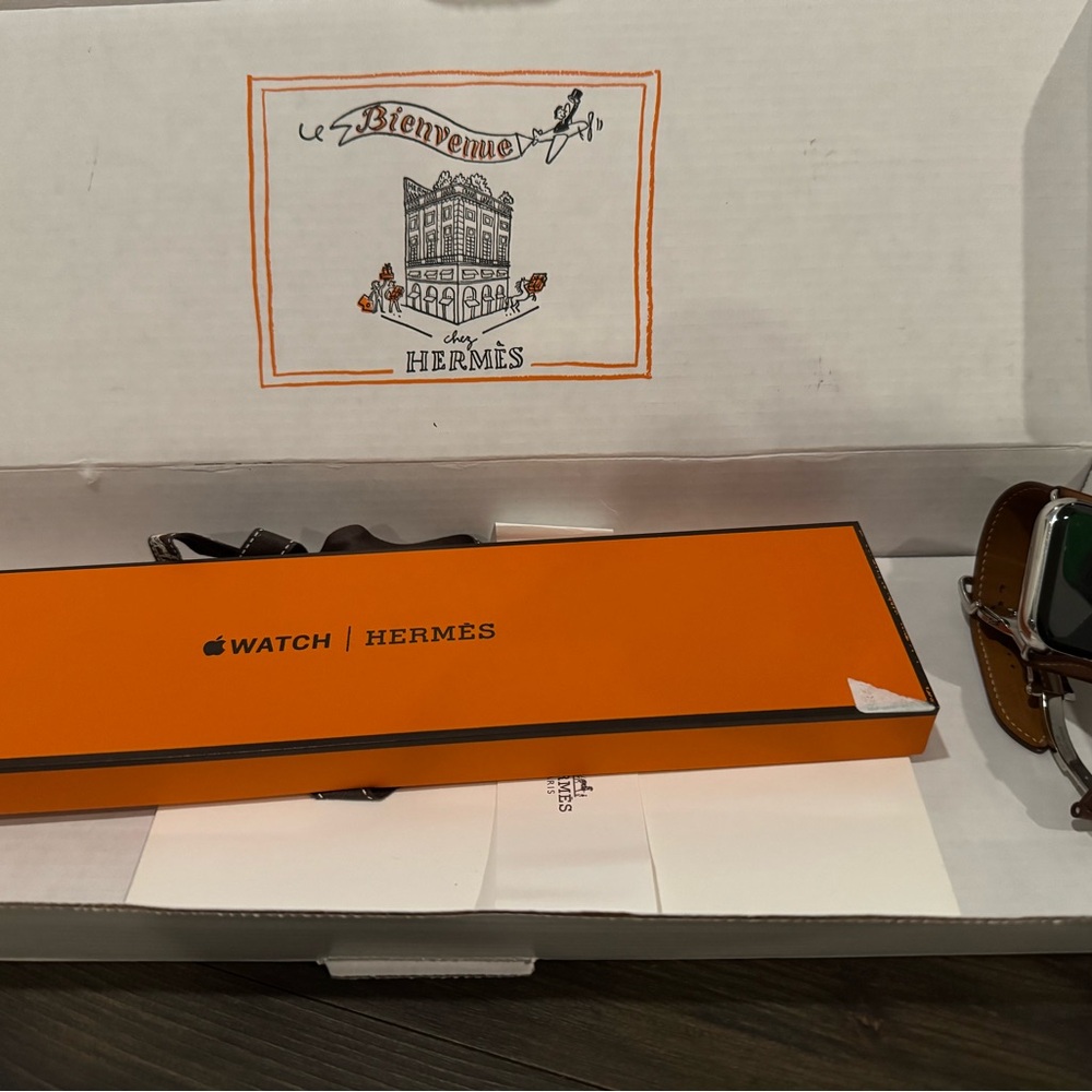 Apple Watch S9 45mm Stainless Steel case with Hermes brown leather band - Picture 3 of 4